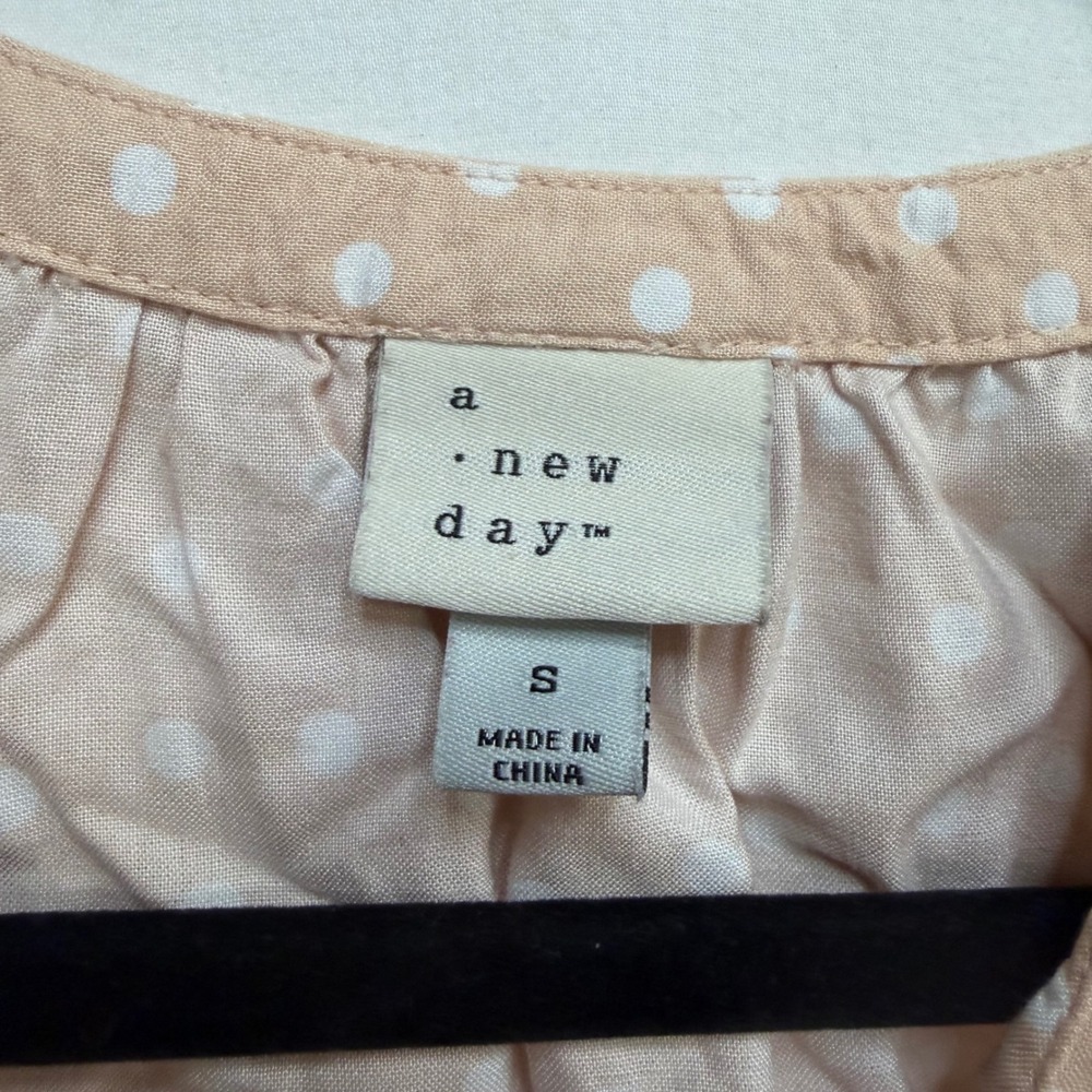A New Day Womens Peach Polka Dot V-Neck Sleeveless Blouse Top Small - Picture 4 of 6